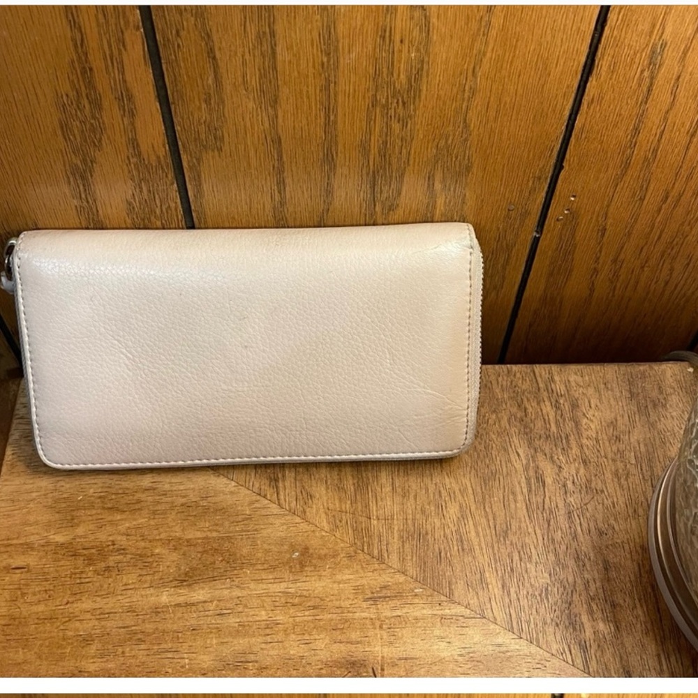 Tory Burch Cream Wallet with Gold Logo - Picture 2 of 15